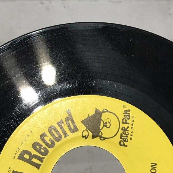 Vintage Peter Pan record and book 45 RPM "A Trip to the Moon" - Picture 6 of 9